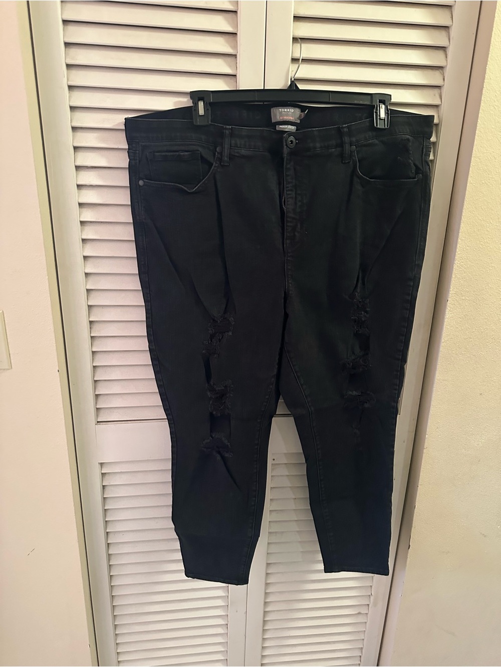 torrid Black Distressed Skinny Jeans